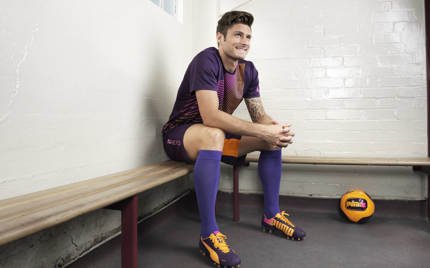 九游娱乐(jiuyou)官方网站-亚历克斯·格林伍德强悍的防守意识，助袋鼠队控制比赛节奏，格林伍德上赛季进球